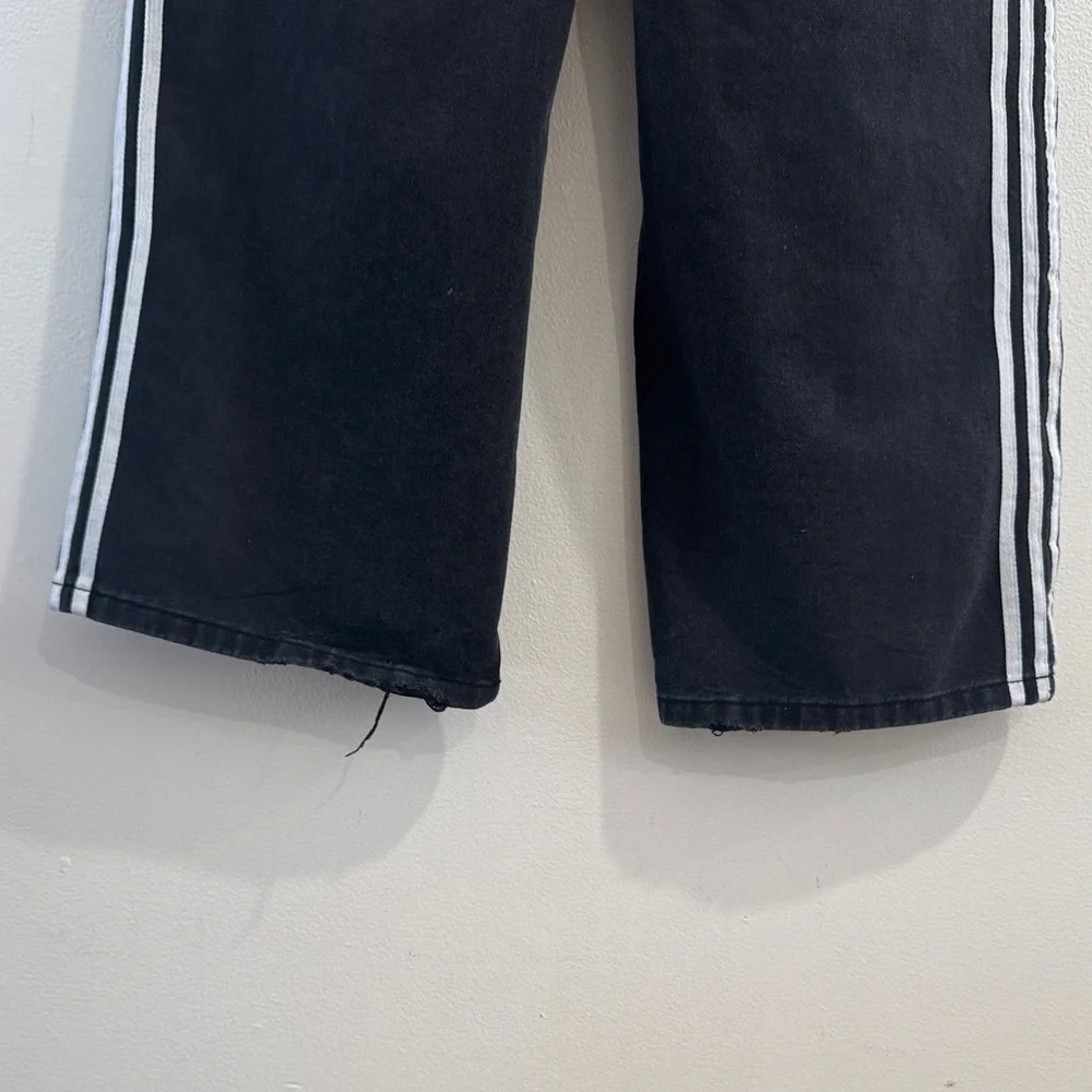 Stylish Black Jeans with White Accents size Large